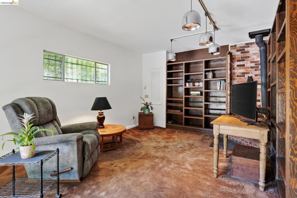 Image 15 of property listing at 8975 Golf Links Rd, Oakland, CA 94605