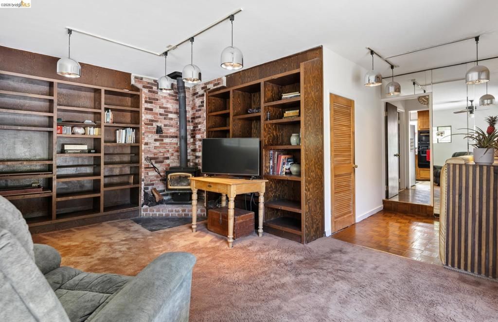 Image 16 of property listing at 8975 Golf Links Rd, Oakland, CA 94605