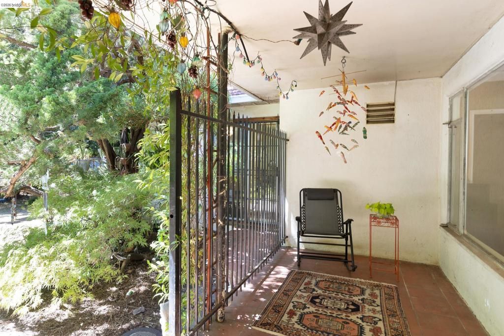 Image 22 of property listing at 8975 Golf Links Rd, Oakland, CA 94605
