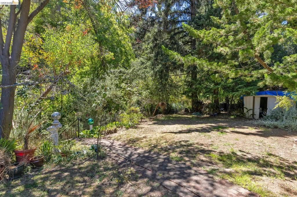 Image 24 of property listing at 8975 Golf Links Rd, Oakland, CA 94605