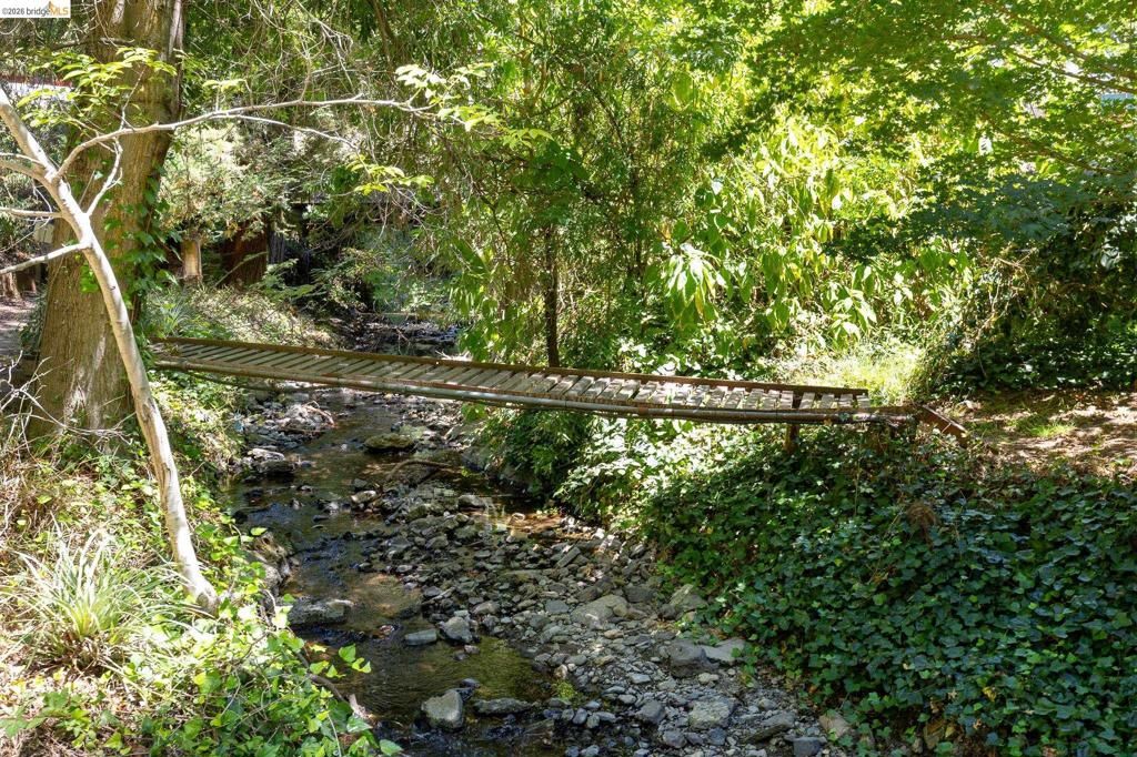 Image 26 of property listing at 8975 Golf Links Rd, Oakland, CA 94605