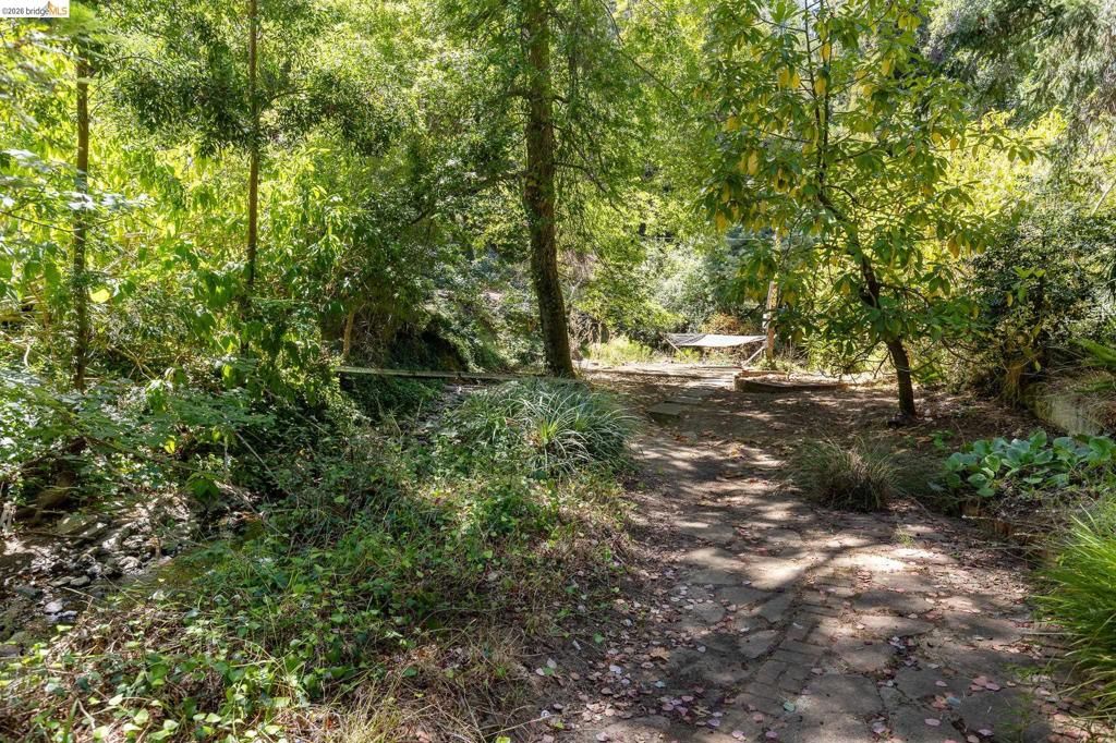 Image 28 of property listing at 8975 Golf Links Rd, Oakland, CA 94605