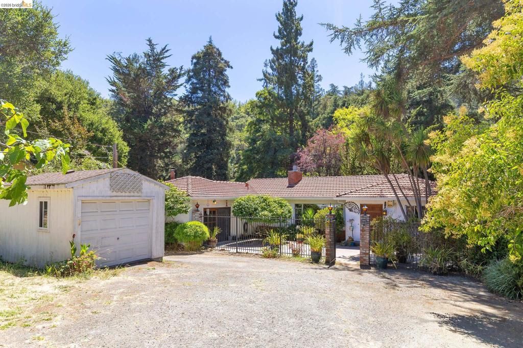 Image 34 of property listing at 8975 Golf Links Rd, Oakland, CA 94605