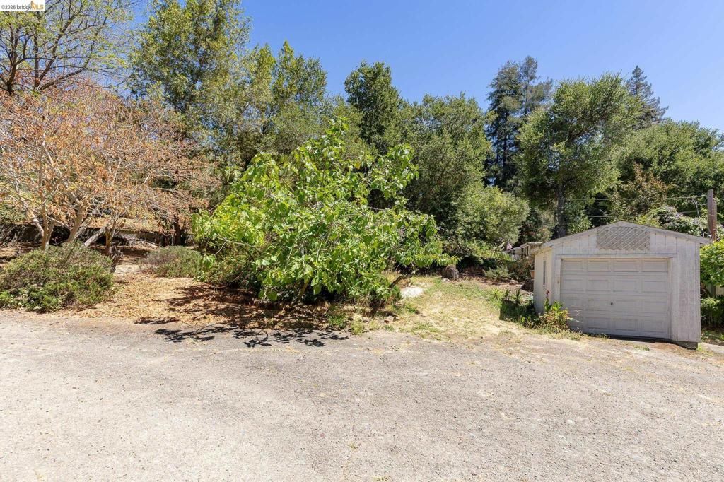 Image 35 of property listing at 8975 Golf Links Rd, Oakland, CA 94605