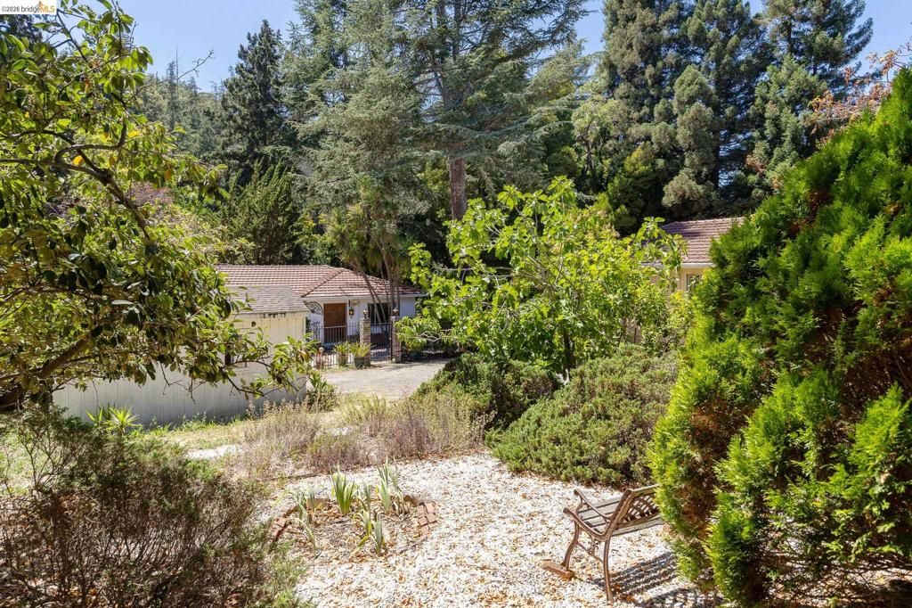 Image 37 of property listing at 8975 Golf Links Rd, Oakland, CA 94605