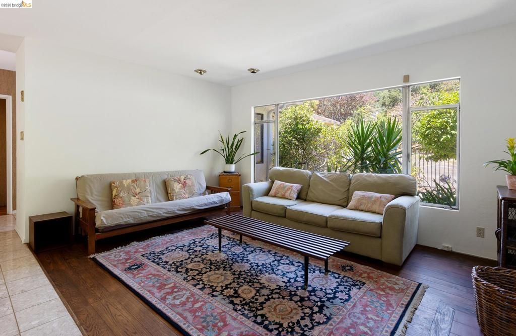 Image 5 of property listing at 8975 Golf Links Rd, Oakland, CA 94605