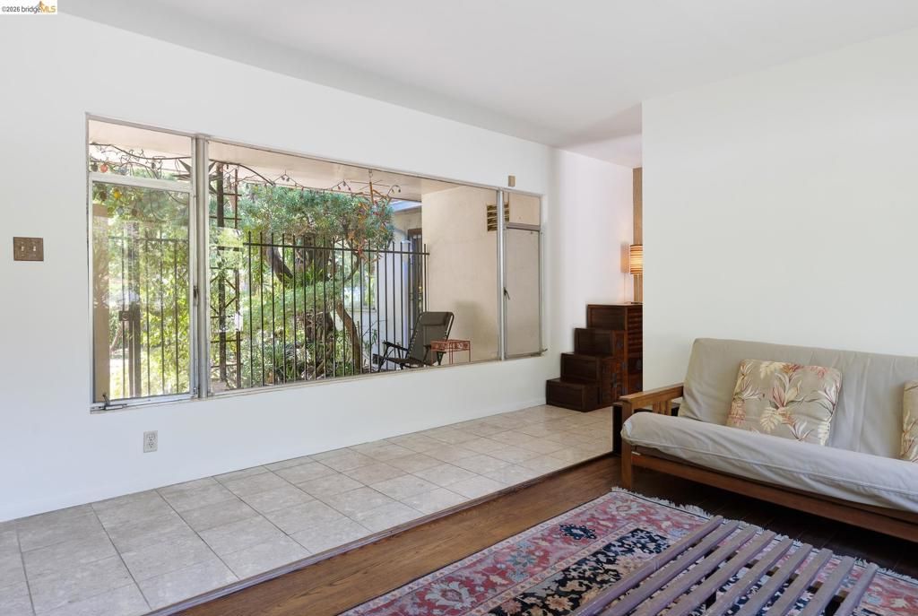 Image 7 of property listing at 8975 Golf Links Rd, Oakland, CA 94605