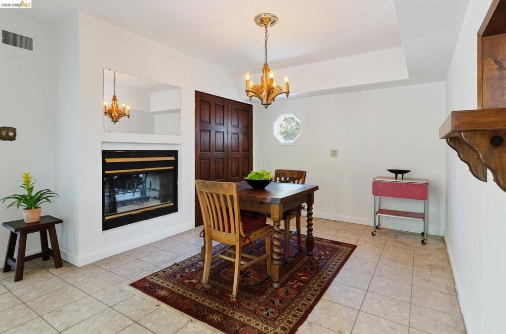 Image 8 of property listing at 8975 Golf Links Rd, Oakland, CA 94605