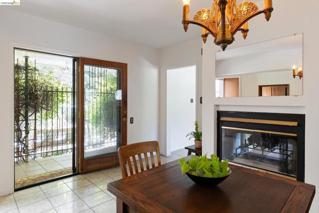 Image 9 of property listing at 8975 Golf Links Rd, Oakland, CA 94605