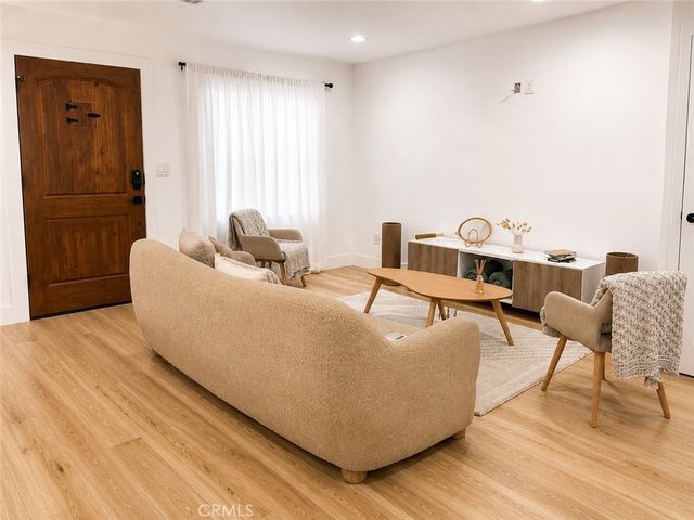1274 S Muirfield, Los Angeles, CA 90019