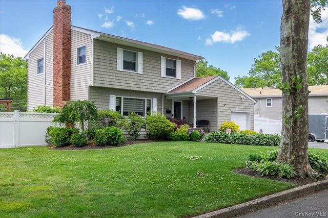19 Sycamore Street, Melville, NY 11747