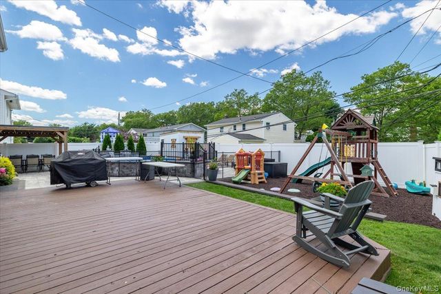 19 Sycamore Street, Melville, NY 11747