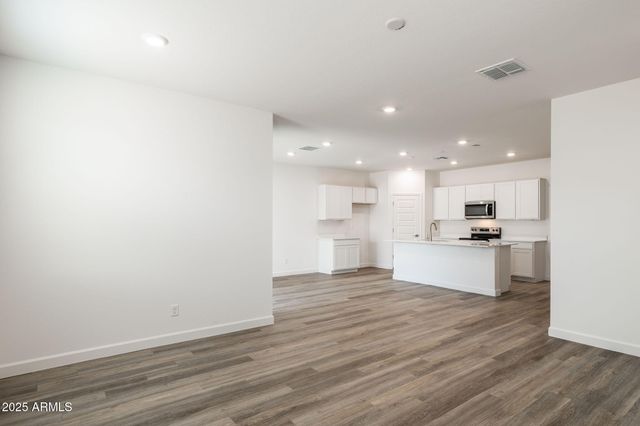 17628 W ONYX Avenue, Waddell, AZ 85355