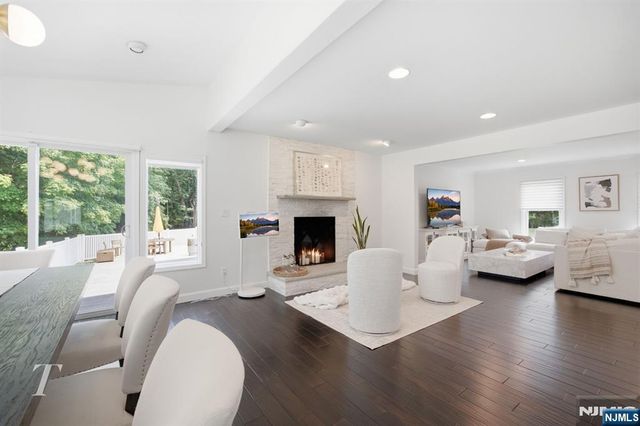 29 Sunrise Lane, Upper Saddle River, NJ 07458