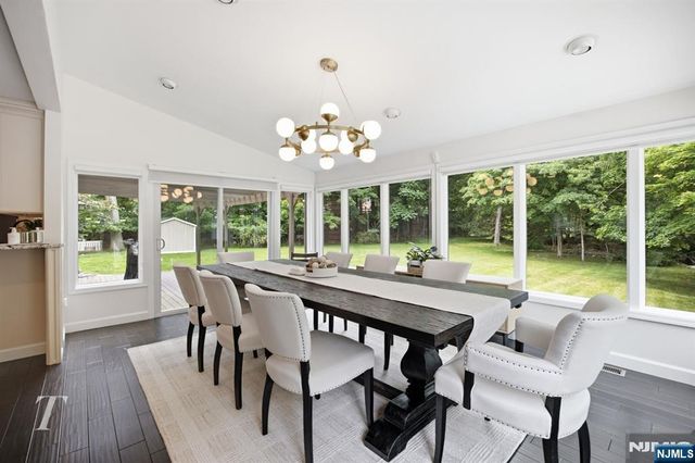 29 Sunrise Lane, Upper Saddle River, NJ 07458