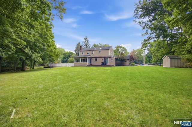 29 Sunrise Lane, Upper Saddle River, NJ 07458