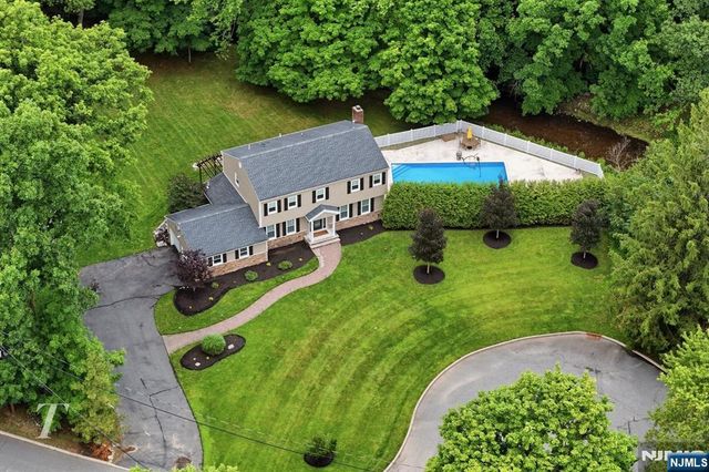 29 Sunrise Lane, Upper Saddle River, NJ 07458