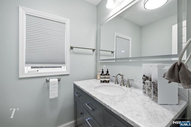 29 Sunrise Lane, Upper Saddle River, NJ 07458