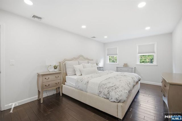 29 Sunrise Lane, Upper Saddle River, NJ 07458