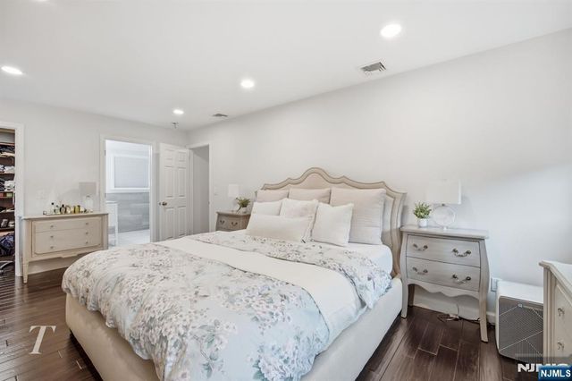 29 Sunrise Lane, Upper Saddle River, NJ 07458