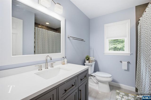29 Sunrise Lane, Upper Saddle River, NJ 07458