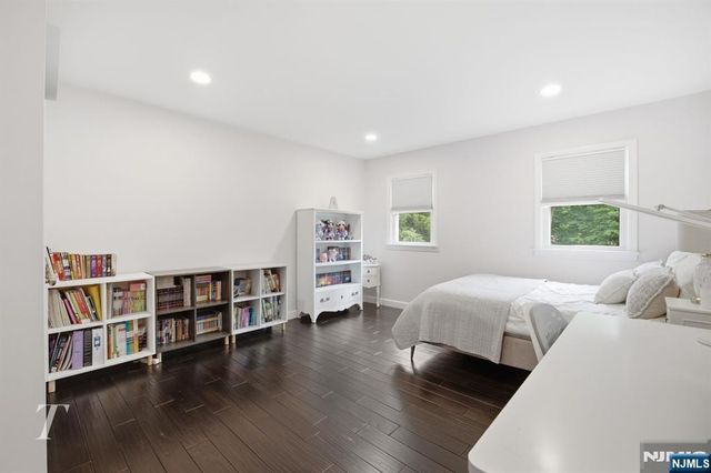 29 Sunrise Lane, Upper Saddle River, NJ 07458