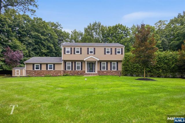 29 Sunrise Lane, Upper Saddle River, NJ 07458
