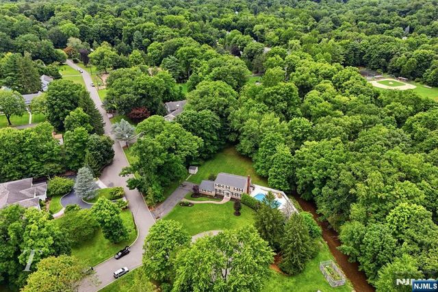29 Sunrise Lane, Upper Saddle River, NJ 07458