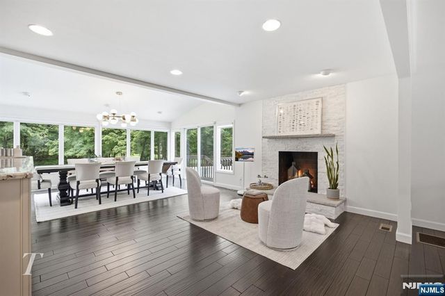 29 Sunrise Lane, Upper Saddle River, NJ 07458