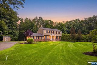 29 Sunrise Lane, Upper Saddle River, NJ 07458