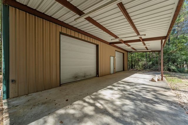 102 Forest Wind Court, Montgomery, TX 77316