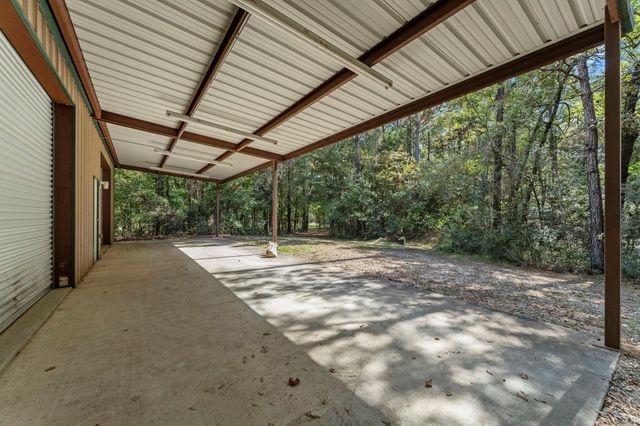 102 Forest Wind Court, Montgomery, TX 77316