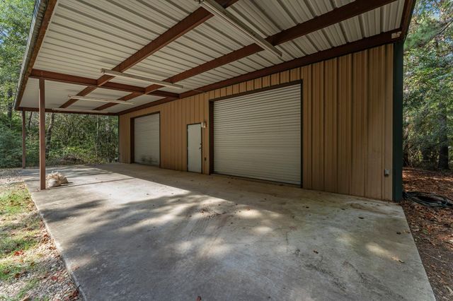 102 Forest Wind Court, Montgomery, TX 77316