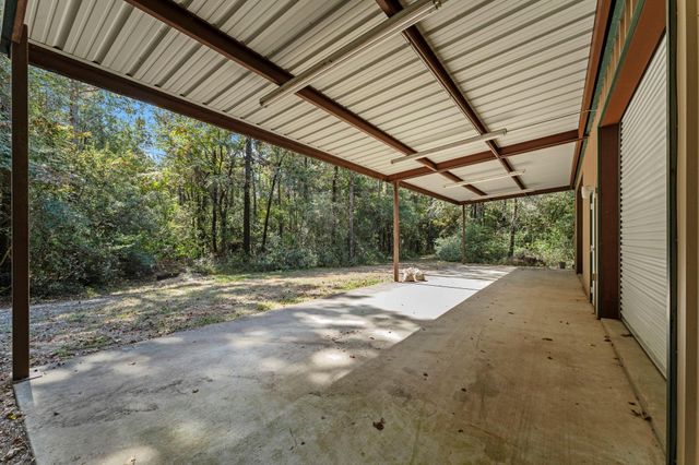 102 Forest Wind Court, Montgomery, TX 77316