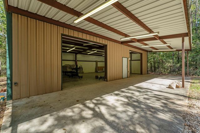 102 Forest Wind Court, Montgomery, TX 77316