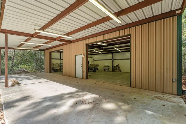 102 Forest Wind Court, Montgomery, TX 77316