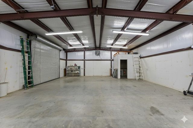 102 Forest Wind Court, Montgomery, TX 77316