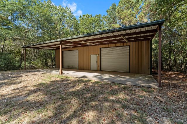 102 Forest Wind Court, Montgomery, TX 77316