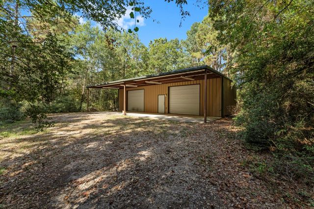 102 Forest Wind Court, Montgomery, TX 77316