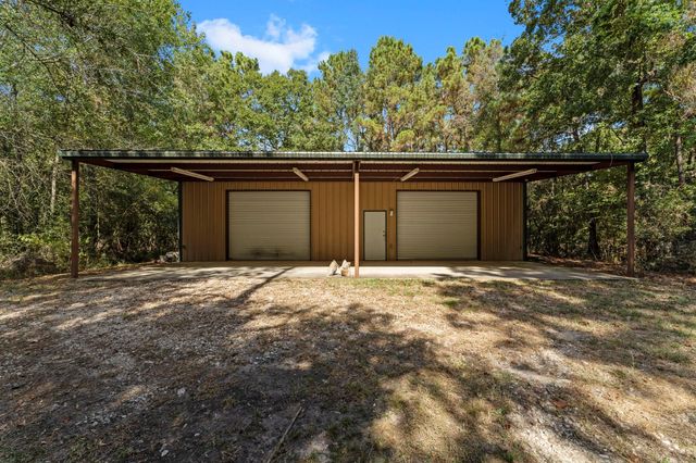 102 Forest Wind Court, Montgomery, TX 77316