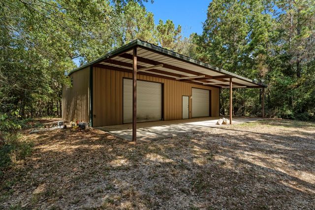 102 Forest Wind Court, Montgomery, TX 77316