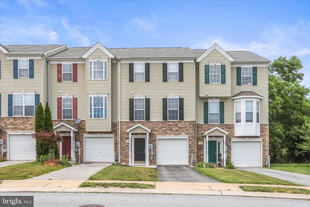 112 BRUAW DR, York, PA 17406