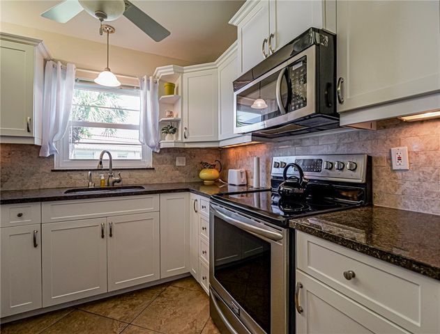 106 Spring Lake Court 201, Vero Beach, FL 32962