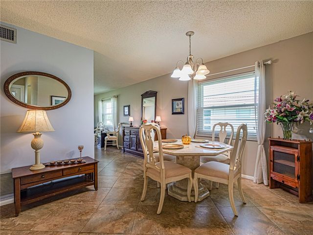 106 Spring Lake Court 201, Vero Beach, FL 32962