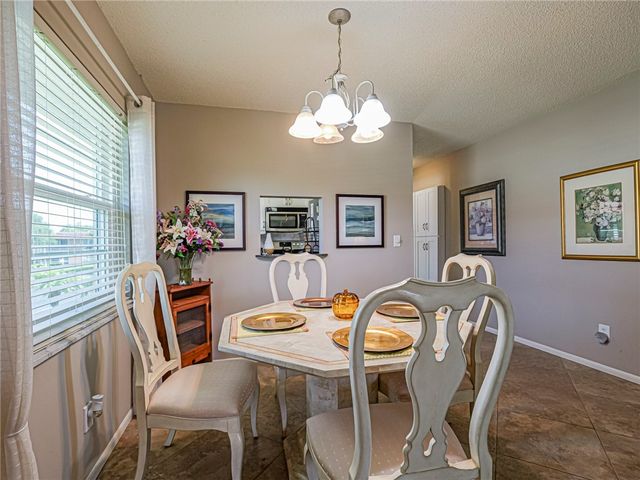 106 Spring Lake Court 201, Vero Beach, FL 32962