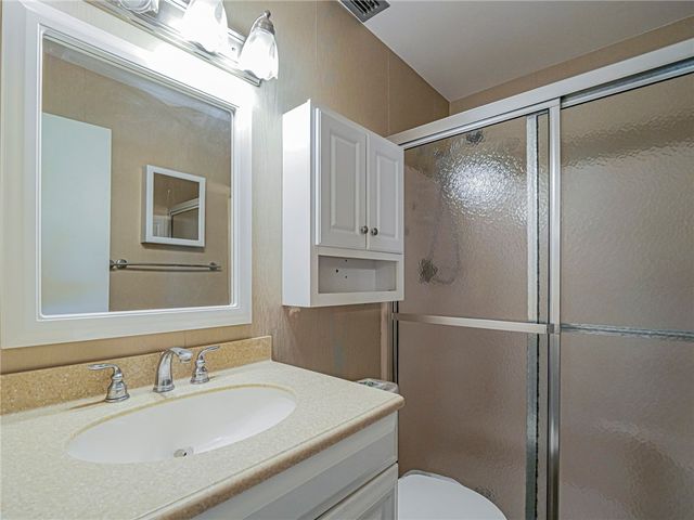 106 Spring Lake Court 201, Vero Beach, FL 32962