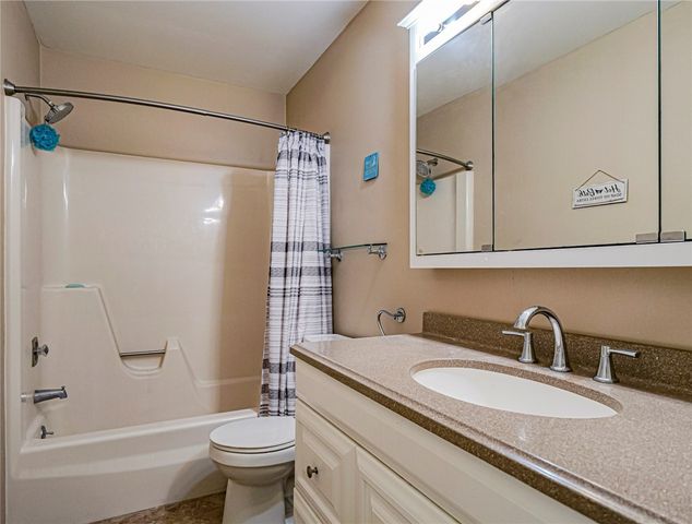 106 Spring Lake Court 201, Vero Beach, FL 32962