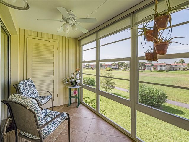 106 Spring Lake Court 201, Vero Beach, FL 32962