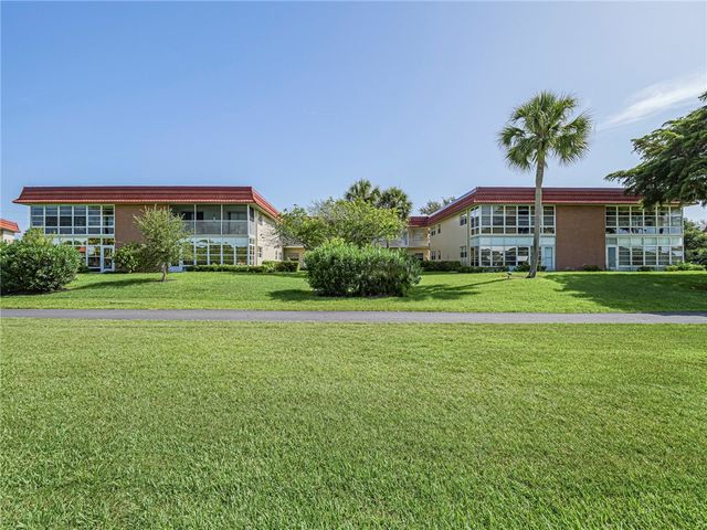 106 Spring Lake Court 201, Vero Beach, FL 32962