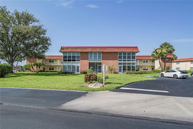 106 Spring Lake Court 201, Vero Beach, FL 32962